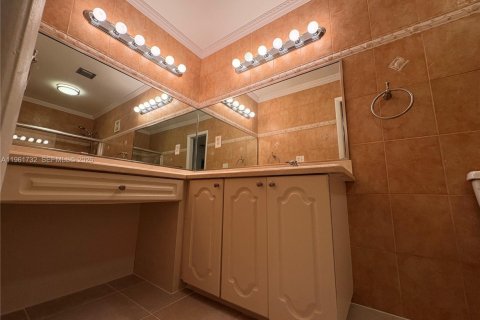 Снять в аренду кондоминиум в Дорал, Флорида 2 спальни, 148.64м2, № 2025112 - фото 21