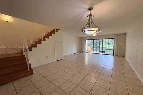 Снять в аренду кондоминиум в Дорал, Флорида 2 спальни, 148.64м2, № 2025112 - фото 2