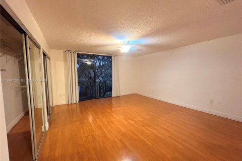 Снять в аренду кондоминиум в Дорал, Флорида 2 спальни, 148.64м2, № 2025112 - фото 14