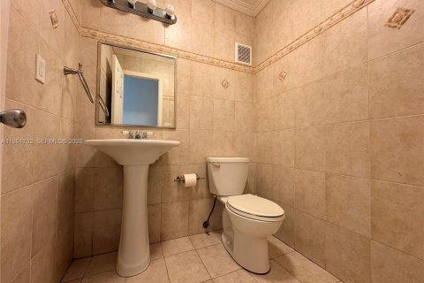 Снять в аренду кондоминиум в Дорал, Флорида 2 спальни, 148.64м2, № 2025112 - фото 11