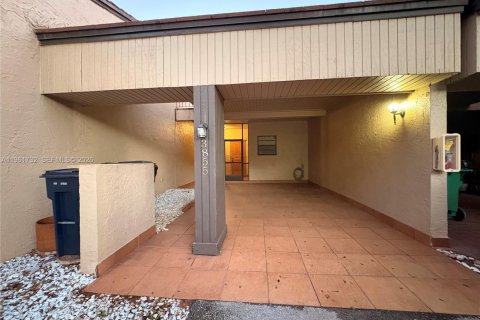 Снять в аренду кондоминиум в Дорал, Флорида 2 спальни, 148.64м2, № 2025112 - фото 24