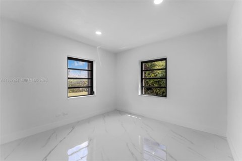 Casa en venta en Miami, Florida, 3 dormitorios, 103.68 m2 № 2057336 - foto 17