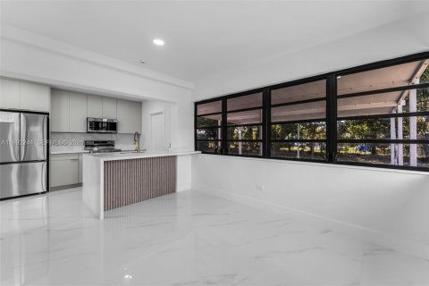 Casa en venta en Miami, Florida, 3 dormitorios, 103.68 m2 № 2057336 - foto 9