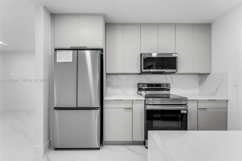 Casa en venta en Miami, Florida, 3 dormitorios, 103.68 m2 № 2057336 - foto 11