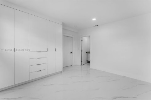 Casa en venta en Miami, Florida, 3 dormitorios, 103.68 m2 № 2057336 - foto 16