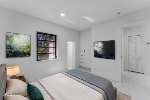 Casa en venta en Miami, Florida, 3 dormitorios, 103.68 m2 № 2057336 - foto 22