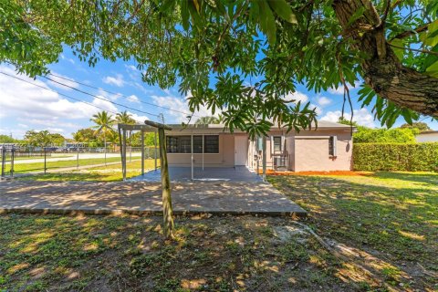 Casa en venta en Miami, Florida, 3 dormitorios, 103.68 m2 № 2057336 - foto 25