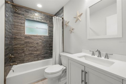 House in Sarasota, Florida 2 bedrooms, 116.13 sq.m. № 1717976 - photo 13