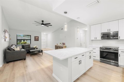 House in Sarasota, Florida 2 bedrooms, 116.13 sq.m. № 1717976 - photo 4