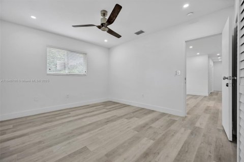Casa en venta en North Miami Beach, Florida, 4 dormitorios, 120.77 m2 № 1846195 - foto 18