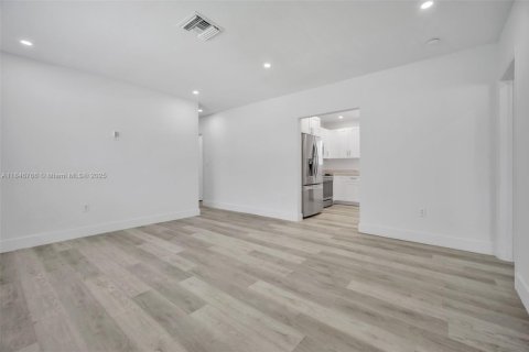 Casa en venta en North Miami Beach, Florida, 4 dormitorios, 120.77 m2 № 1846195 - foto 14