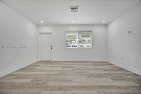 Casa en venta en North Miami Beach, Florida, 4 dormitorios, 120.77 m2 № 1846195 - foto 7