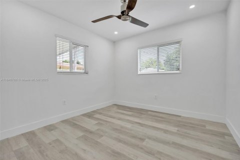 Casa en venta en North Miami Beach, Florida, 4 dormitorios, 120.77 m2 № 1846195 - foto 23