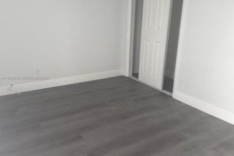 Casa en alquiler en Hollywood, Florida, 2 dormitorios, 113.34 m2 № 2053272 - foto 8