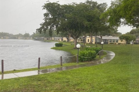 Casa en alquiler en Hollywood, Florida, 2 dormitorios, 113.34 m2 № 2053272 - foto 27