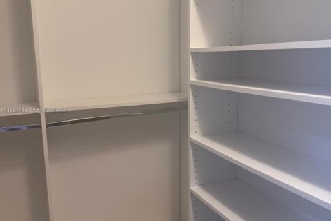 Casa en alquiler en Hollywood, Florida, 2 dormitorios, 113.34 m2 № 2053272 - foto 13