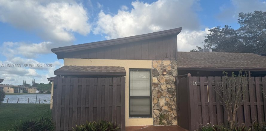 Casa en Hollywood, Florida 2 dormitorios, 113.34 m2 № 2053272