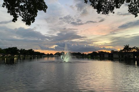 Casa en alquiler en Hollywood, Florida, 2 dormitorios, 113.34 m2 № 2053272 - foto 24