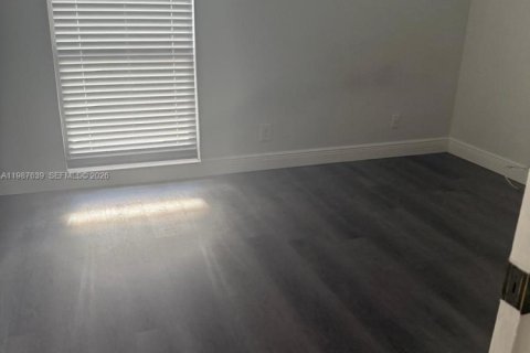 Casa en alquiler en Hollywood, Florida, 2 dormitorios, 113.34 m2 № 2053272 - foto 9