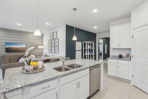 House in Leesburg, Florida 3 bedrooms, 147.62 sq.m. № 2104871 - photo 7