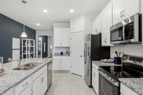 House in Leesburg, Florida 3 bedrooms, 147.62 sq.m. № 2104871 - photo 6