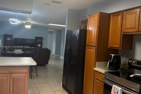 Immobilier commercial à vendre à Cape Coral, Floride № 2170274 - photo 10