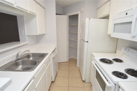 Condo in Tampa, Florida, 1 bedroom  № 2208323 - photo 9