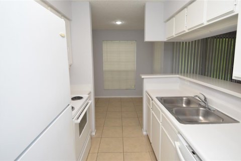 Condo in Tampa, Florida, 1 bedroom  № 2208323 - photo 11