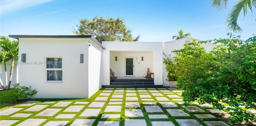 House in Miami, Florida 3 bedrooms, 193.79 sq.m. № 1948051