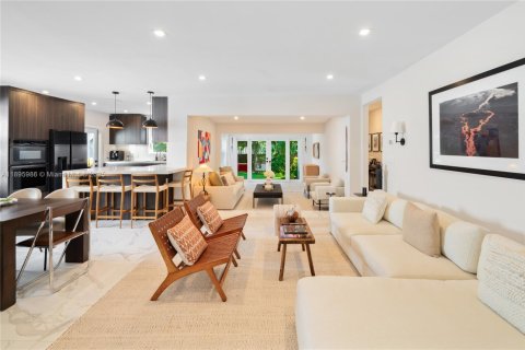 House in Miami, Florida 3 bedrooms, 193.79 sq.m. № 1948051 - photo 5