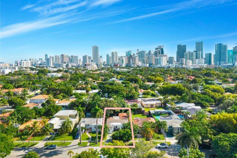 House in Miami, Florida 3 bedrooms, 193.79 sq.m. № 1948051 - photo 20