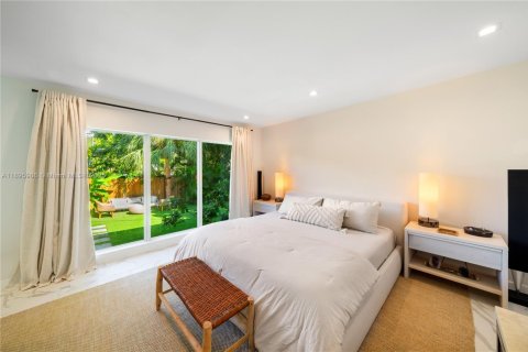 House in Miami, Florida 3 bedrooms, 193.79 sq.m. № 1948051 - photo 8