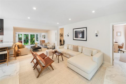 House in Miami, Florida 3 bedrooms, 193.79 sq.m. № 1948051 - photo 4