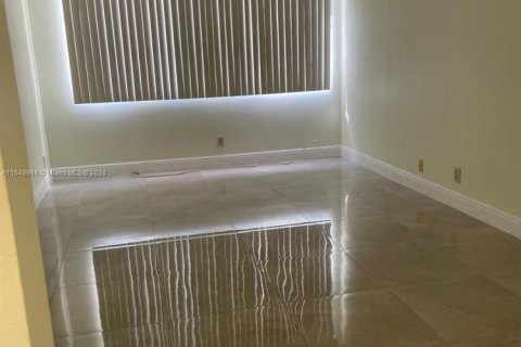 Купить кондоминиум в Маргит, Флорида 1 спальня, 66.89м2, № 1985039 - фото 8