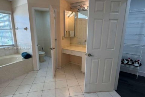 Villa ou maison à louer à Stuart, Floride: 5 chambres, 267.47 m2 № 1997645 - photo 7