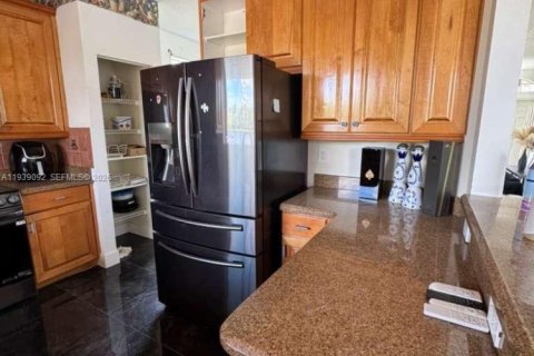 Villa ou maison à Stuart, Floride 5 chambres, 267.47 m2 № 1997645