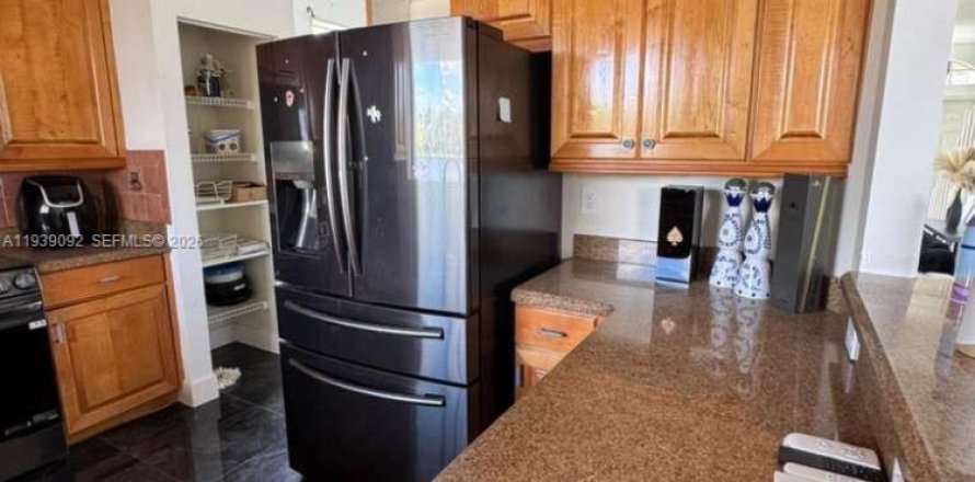 Villa ou maison à Stuart, Floride 5 chambres, 267.47 m2 № 1997645