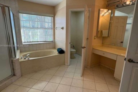 Villa ou maison à louer à Stuart, Floride: 5 chambres, 267.47 m2 № 1997645 - photo 4