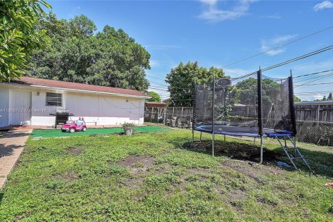 Villa ou maison à vendre à Hialeah, Floride: 4 chambres, 162.86 m2 № 1956981 - photo 27