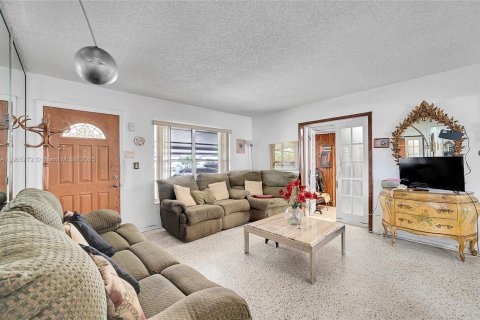 Villa ou maison à vendre à Hialeah, Floride: 4 chambres, 162.86 m2 № 1956981 - photo 6