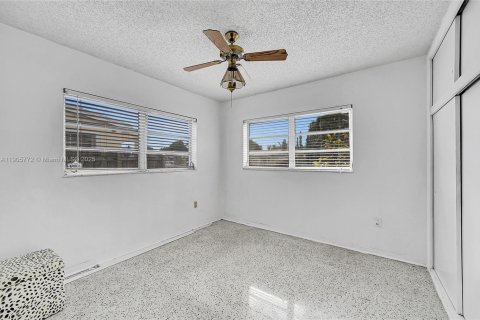Villa ou maison à vendre à Hialeah, Floride: 4 chambres, 162.86 m2 № 1956981 - photo 18