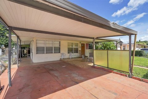 Villa ou maison à vendre à Hialeah, Floride: 4 chambres, 162.86 m2 № 1956981 - photo 4