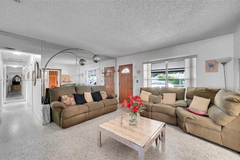 Villa ou maison à vendre à Hialeah, Floride: 4 chambres, 162.86 m2 № 1956981 - photo 7