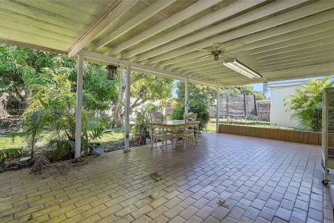 Villa ou maison à vendre à Hialeah, Floride: 4 chambres, 162.86 m2 № 1956981 - photo 26