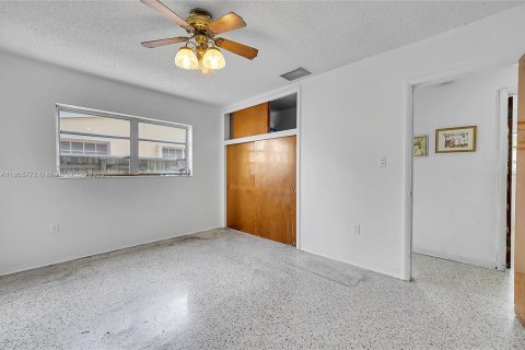 Villa ou maison à vendre à Hialeah, Floride: 4 chambres, 162.86 m2 № 1956981 - photo 23