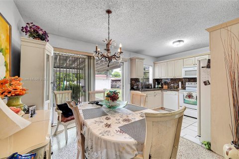 Villa ou maison à vendre à Hialeah, Floride: 4 chambres, 162.86 m2 № 1956981 - photo 10