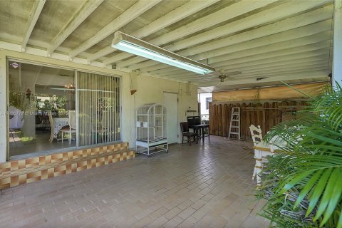 Villa ou maison à vendre à Hialeah, Floride: 4 chambres, 162.86 m2 № 1956981 - photo 25