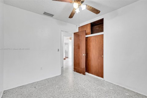 Villa ou maison à vendre à Hialeah, Floride: 4 chambres, 162.86 m2 № 1956981 - photo 16