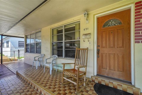 Villa ou maison à vendre à Hialeah, Floride: 4 chambres, 162.86 m2 № 1956981 - photo 5