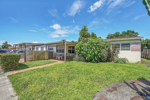 Villa ou maison à vendre à Hialeah, Floride: 4 chambres, 162.86 m2 № 1956981 - photo 3